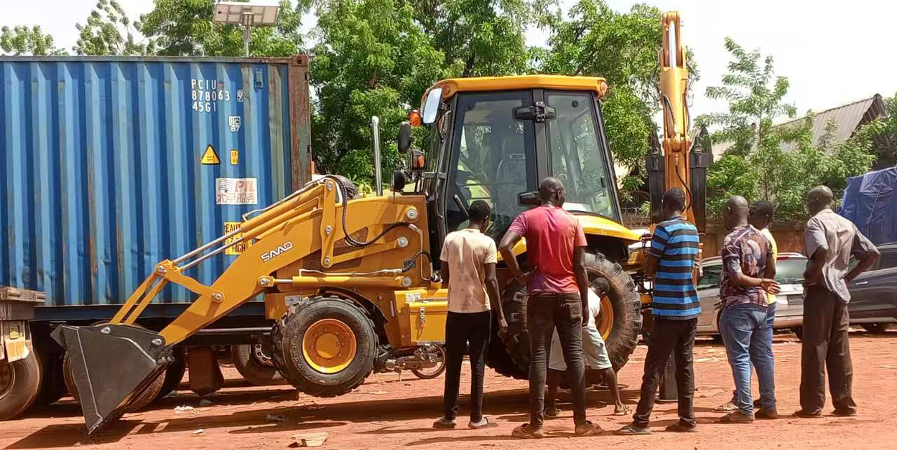 グローバルクライアントと成功事例 | バックホーローダー